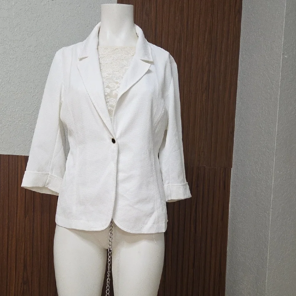 Crisp White Single-Button Women's Blazer - Tailored Lightweight Jacket